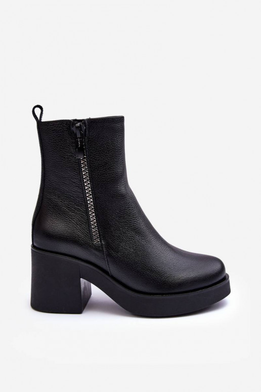 Stiefel mit breitem Absatz in Schwarz Stiefel mit breitem Absatz in Schwarz