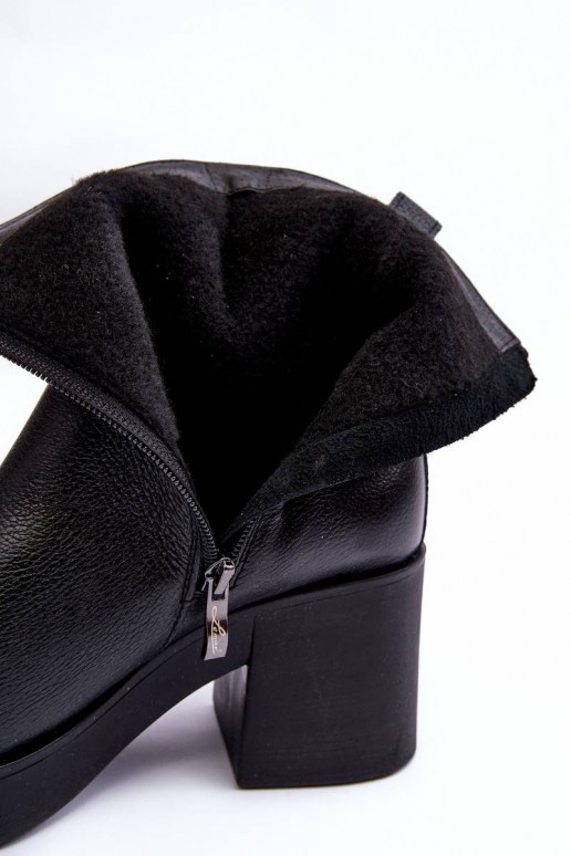 Stiefel mit breitem Absatz in Schwarz Stiefel mit breitem Absatz in Schwarz