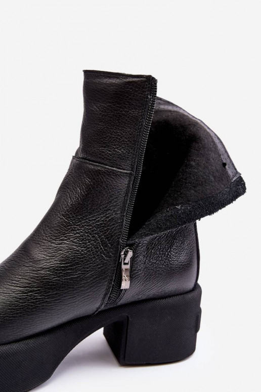 Stiefel mit niedrigem Absatz in... Stiefel mit niedrigem Absatz in...