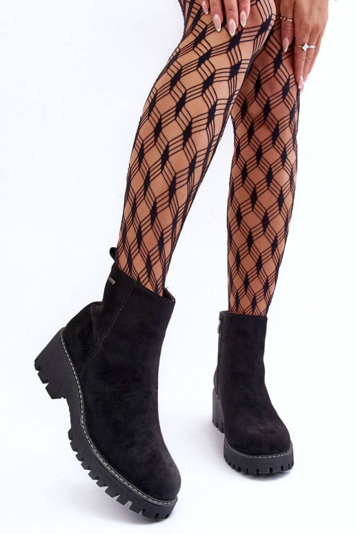 Wildlederstiefel mit breiten Absätzen...