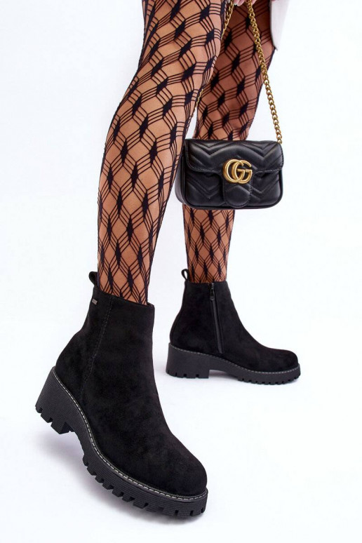 Wildlederstiefel mit breiten Absätzen...