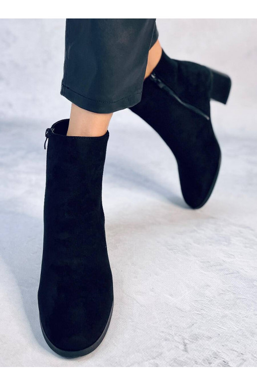 Damenschuhe mit Absatz in der Farbe...