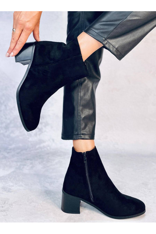 Damenschuhe mit Absatz in der Farbe...