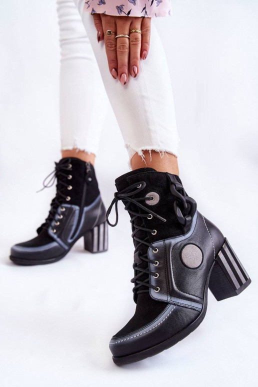 Exklusiv gestaltete Damenstiefel in... Exklusiv gestaltete Damenstiefel in...