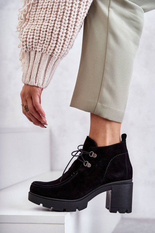 Wildleder-Stiefeletten mit Riemen in...