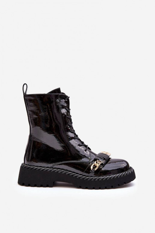 Lackierte Stiefel mit Ornamenten in... Lackierte Stiefel mit Ornamenten in...