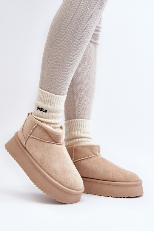 Schneestiefel mit massiver Sohle in... Schneestiefel mit massiver Sohle in...