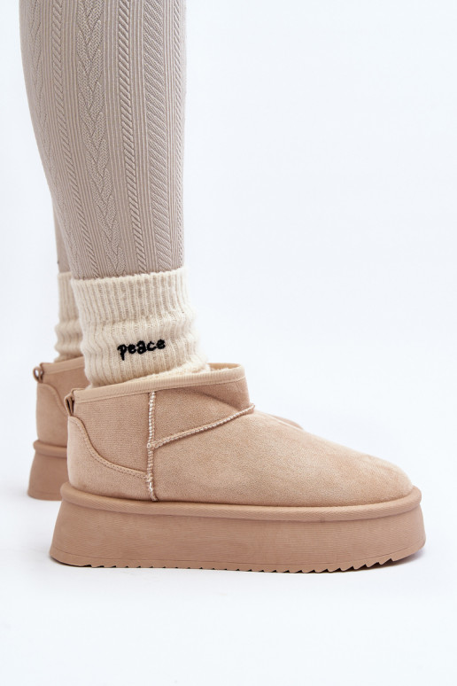 Schneestiefel mit massiver Sohle in... Schneestiefel mit massiver Sohle in...