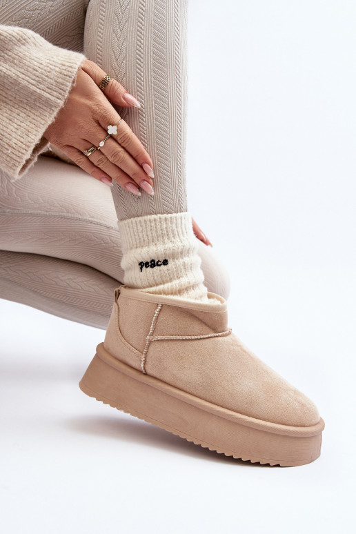 Schneestiefel mit massiver Sohle in... Schneestiefel mit massiver Sohle in...