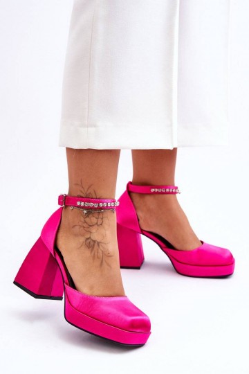 Modische glänzende Schuhe...