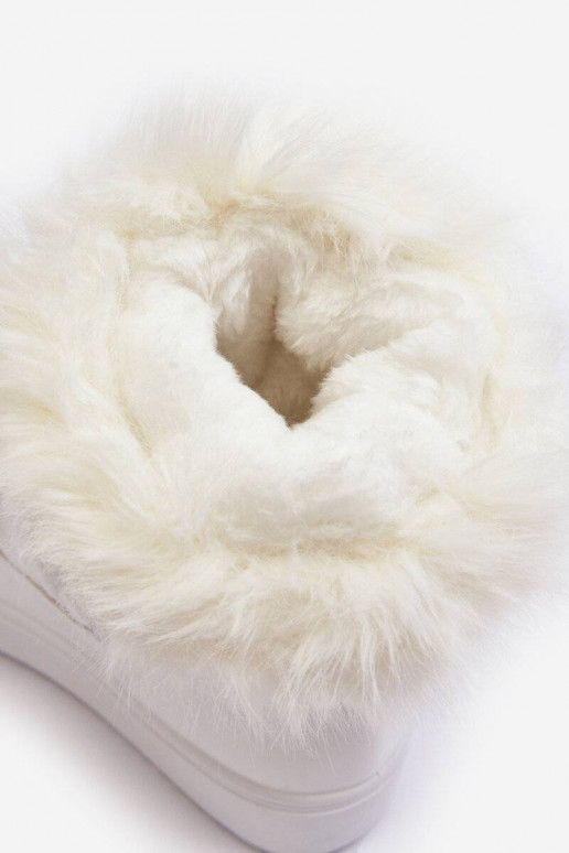 Schneestiefel mit Schnürsenkeln in... Schneestiefel mit Schnürsenkeln in...