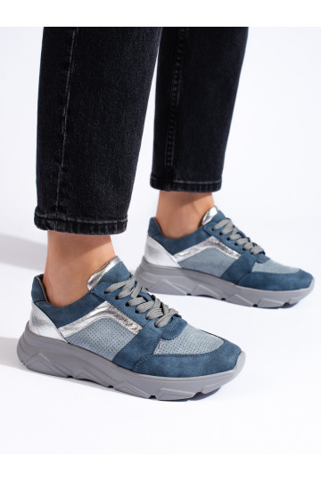 Blaue Sportschuhe