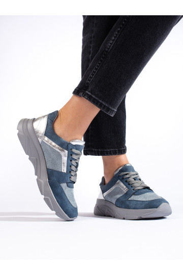 Blaue Sportschuhe 2