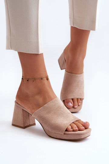 Sandalen mit Absätzen beige...