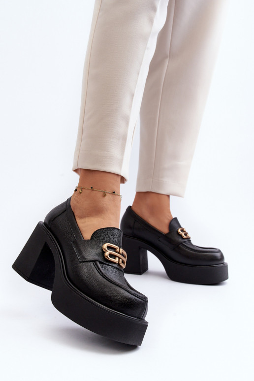 Stiefel mit Absatz in schwarzer Farbe... Stiefel mit Absatz in schwarzer Farbe...