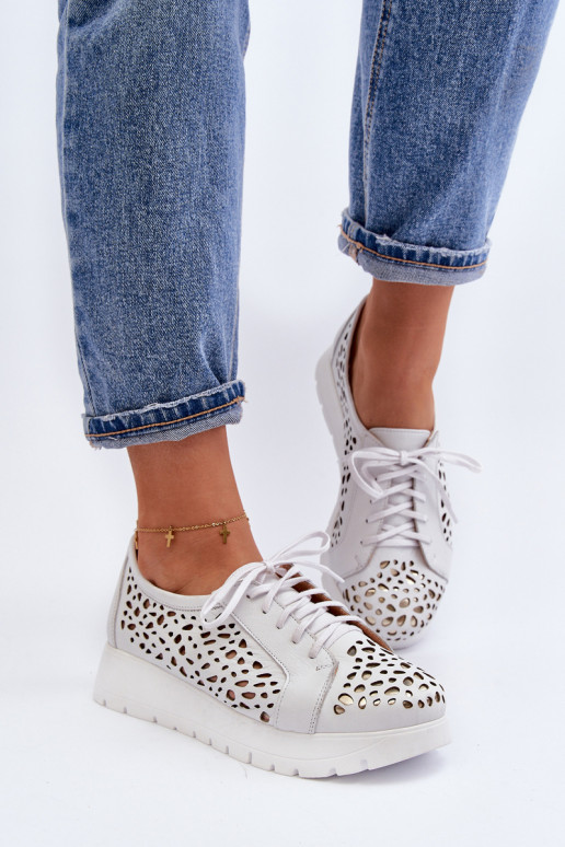 Schuhe mit durchbrochenen Elementen...