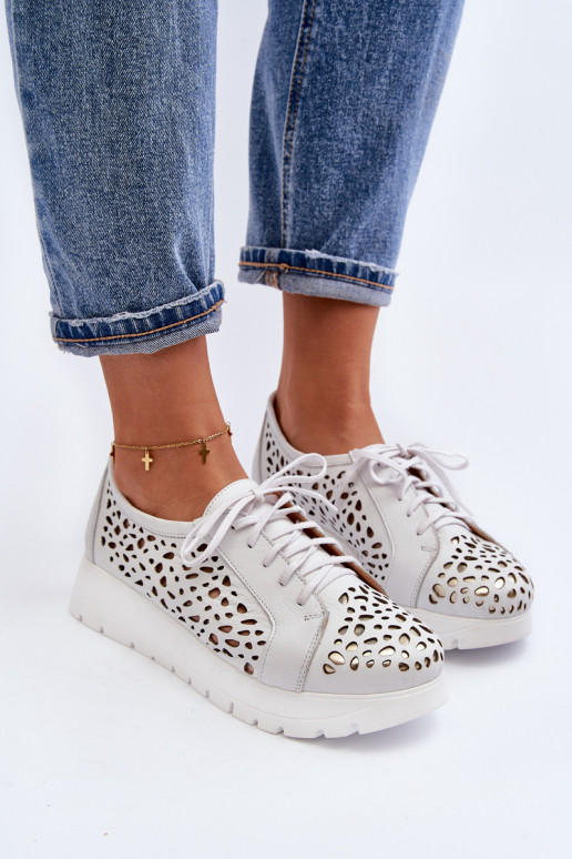 Schuhe mit durchbrochenen Elementen...