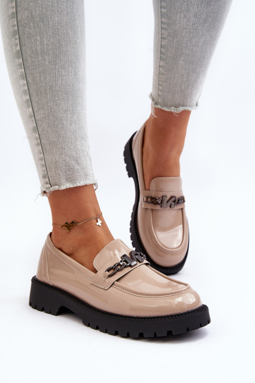 Mokassins mit Lackeffekt und breiten... Mokassins mit Lackeffekt und breiten...