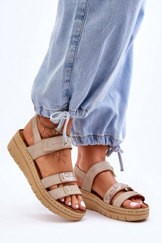 Sandalen mit Klebeverschlüssen beige... Sandalen mit Klebeverschlüssen beige...