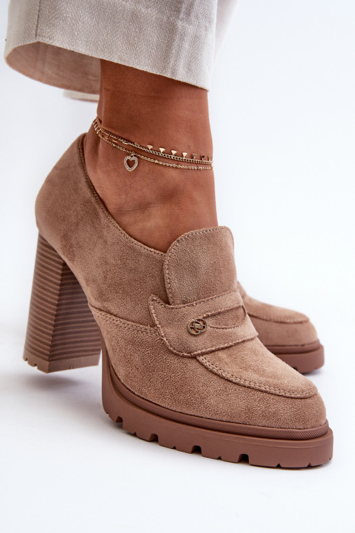 Schuhe aus Öko-Wildleder mit Absätzen... Schuhe aus Öko-Wildleder mit Absätzen...