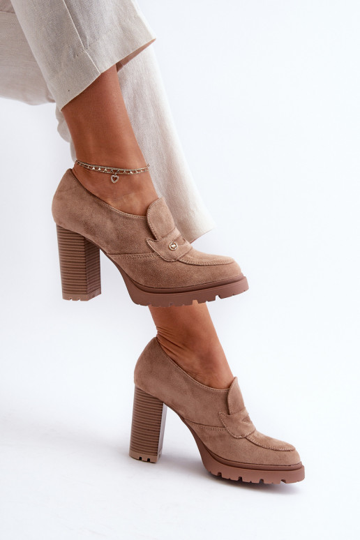 Schuhe aus Öko-Wildleder mit Absätzen... Schuhe aus Öko-Wildleder mit Absätzen...