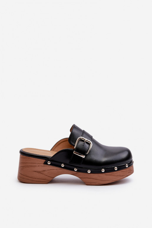 Flip-Flops mit Schnallen in der... Flip-Flops mit Schnallen in der...