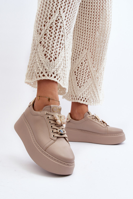 Sneakers Modellschuhe mit schönen... Sneakers Modellschuhe mit schönen...