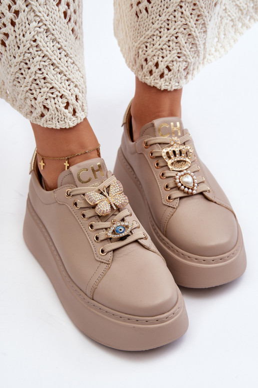 Sneakers Modellschuhe mit schönen... Sneakers Modellschuhe mit schönen...