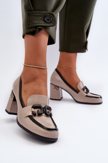 Lackierter Schuh mit Absatz...