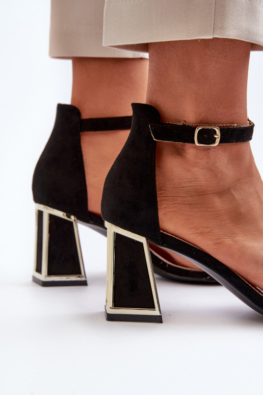 Sandalen aus Wildleder mit Absatz in... Sandalen aus Wildleder mit Absatz in...