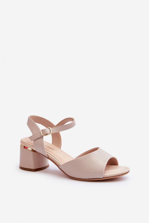 Damensandalen mit niedrigem Absatz in... Damensandalen mit niedrigem Absatz in...