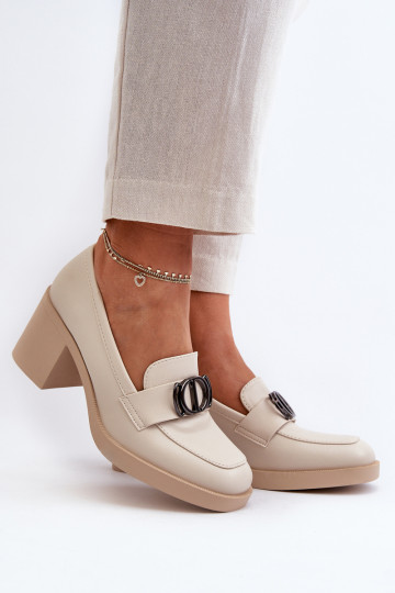 Schuhe mit Absätzen mit...