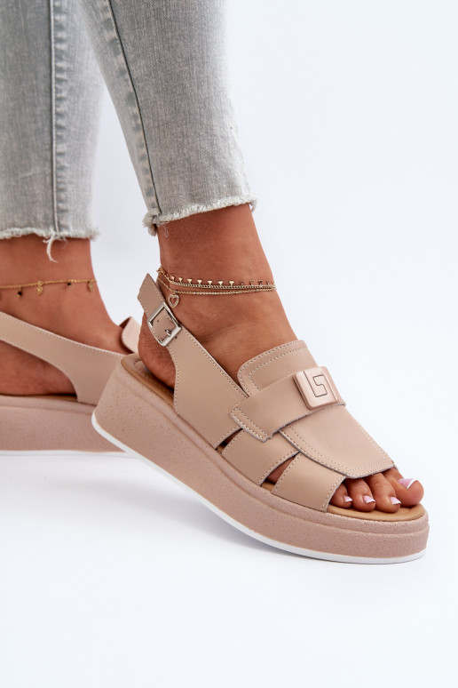 Beigefarbene Plateausandalen von... Beigefarbene Plateausandalen von...