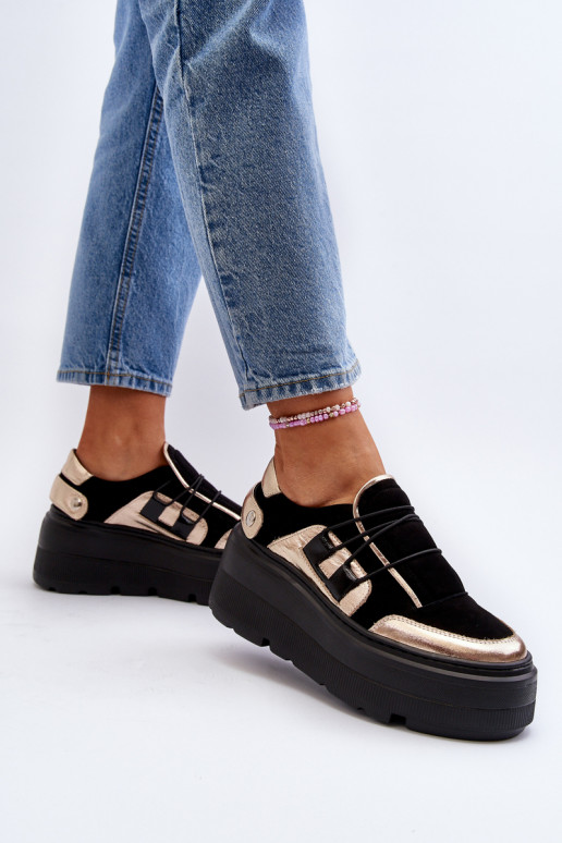 Sneakers-Modellschuhe mit modischen... Sneakers-Modellschuhe mit modischen...