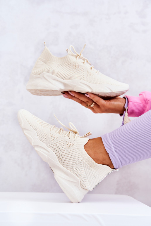 Sneakers-Modellschuhe aus... Sneakers-Modellschuhe aus...