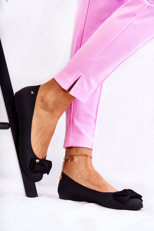 Gummiballerinas mit Bändern in der...