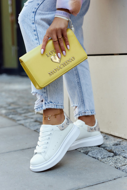 Klassisches Modell von Sportschuhen...