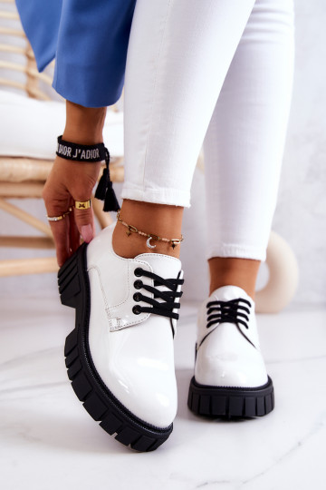 Modische Schuhe mit...