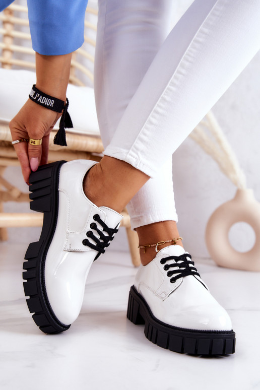 Modische Schuhe mit Lackeffekt La.Fi... Modische Schuhe mit Lackeffekt La.Fi...