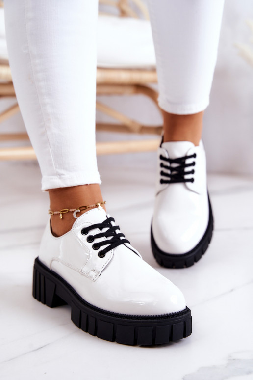 Modische Schuhe mit Lackeffekt La.Fi... Modische Schuhe mit Lackeffekt La.Fi...