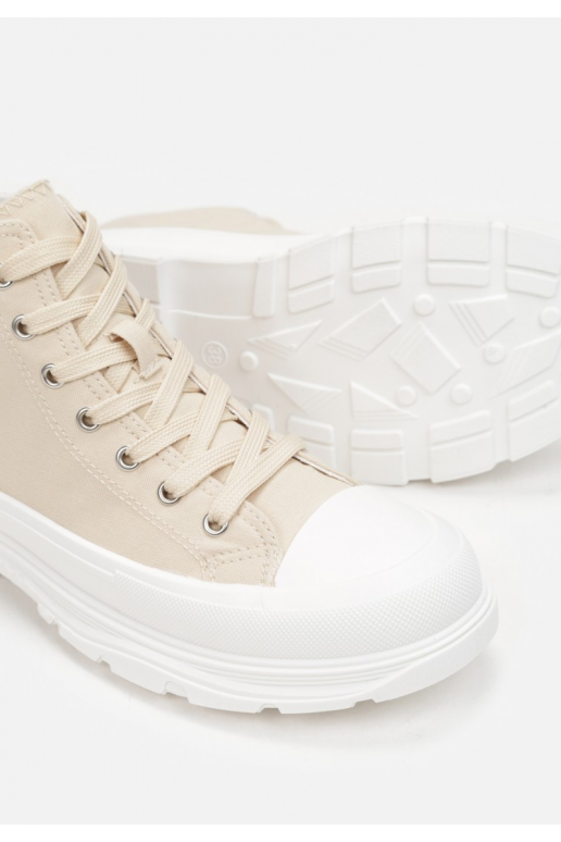 Freizeitschuhe mit beiger Sohle Freizeitschuhe mit beiger Sohle