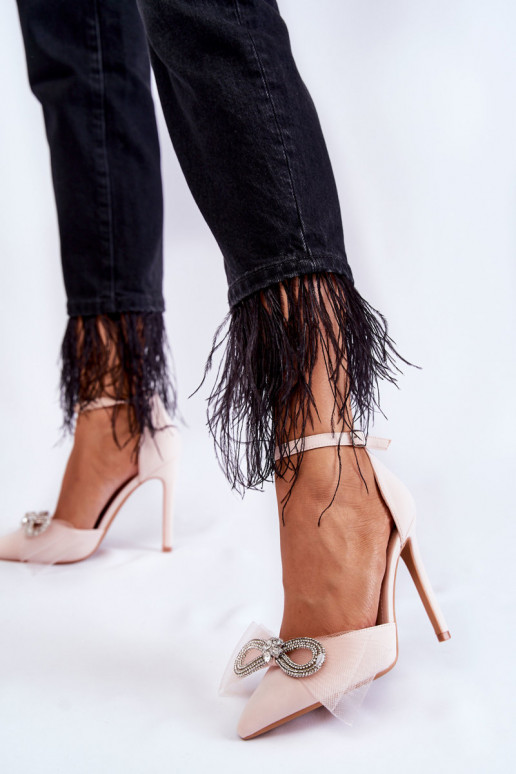 Eleganter Stil Schuhe mit dünnen... Eleganter Stil Schuhe mit dünnen...