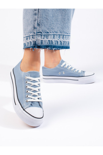 Hellblaue Damenschuhe