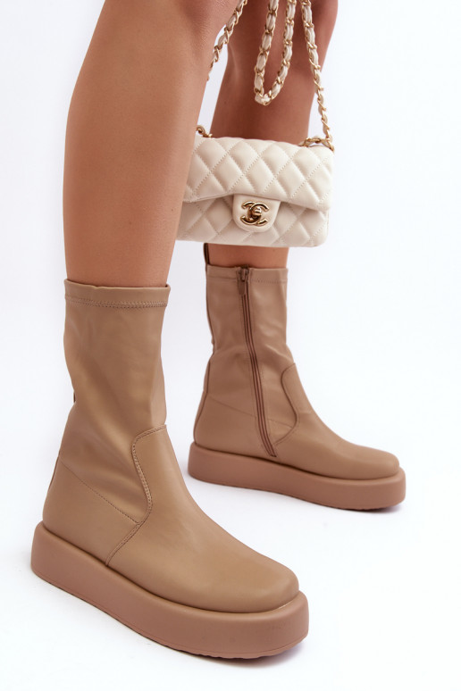 Beigefarbene Plateaustiefel von Algedi Beigefarbene Plateaustiefel von Algedi
