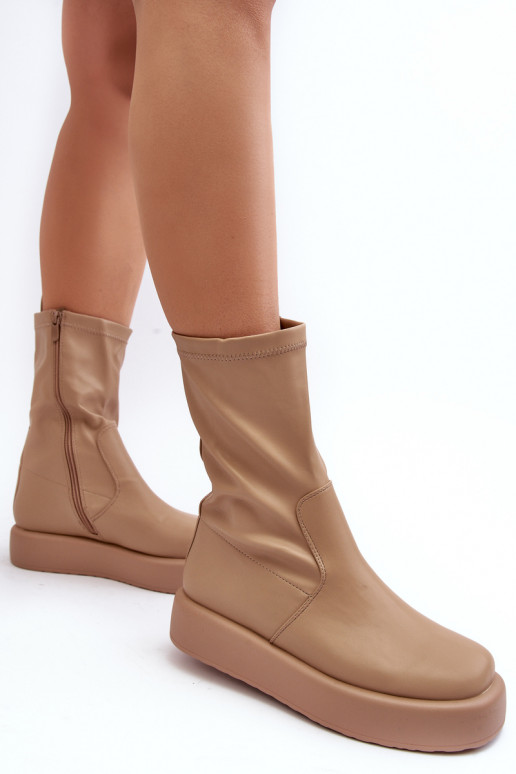 Beigefarbene Plateaustiefel von Algedi Beigefarbene Plateaustiefel von Algedi