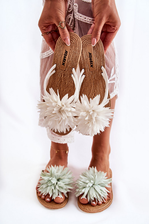 Leichte Hausschuhe in weißer Farbe... Leichte Hausschuhe in weißer Farbe...