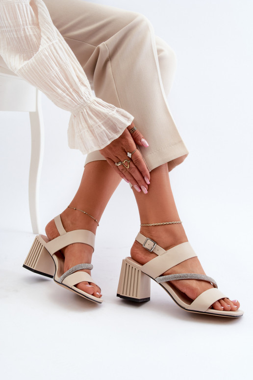 Elegantiško stiliaus basutės su... Elegantiško stiliaus basutės su...