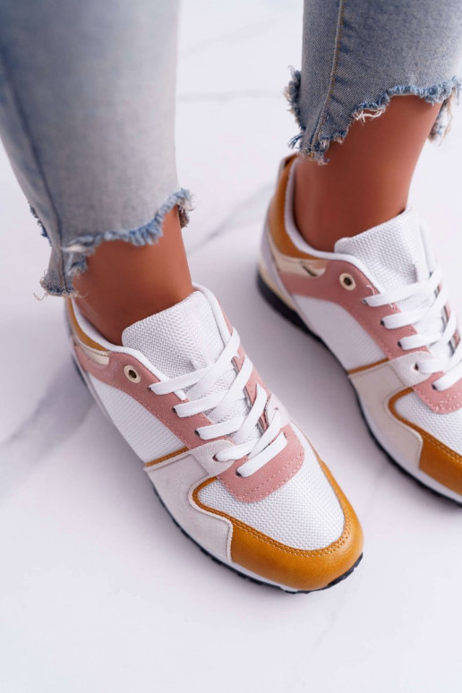 Freizeitschuhe in verschiedenen Farben Freizeitschuhe in verschiedenen Farben