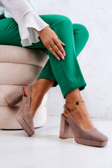 Beige Wildlederschuhe