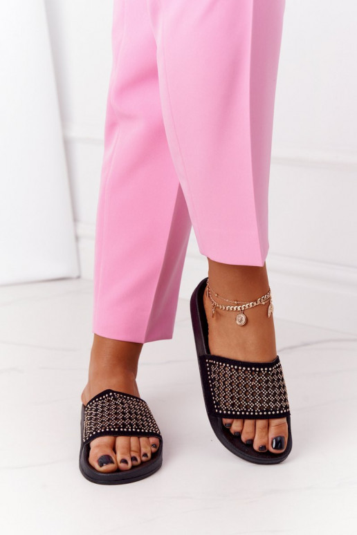 Hausschuhe sind schwarz Hausschuhe sind schwarz